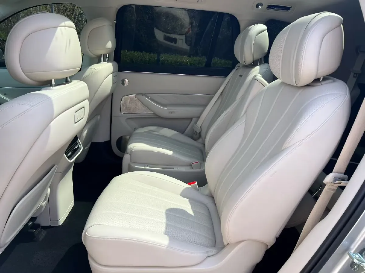 2025 AITO AITO M8 REEV 160HP REEV 53.4KWH,autocango,china used car exporter,china ev exporter,chinese used car exporter,chinese used ev exporter