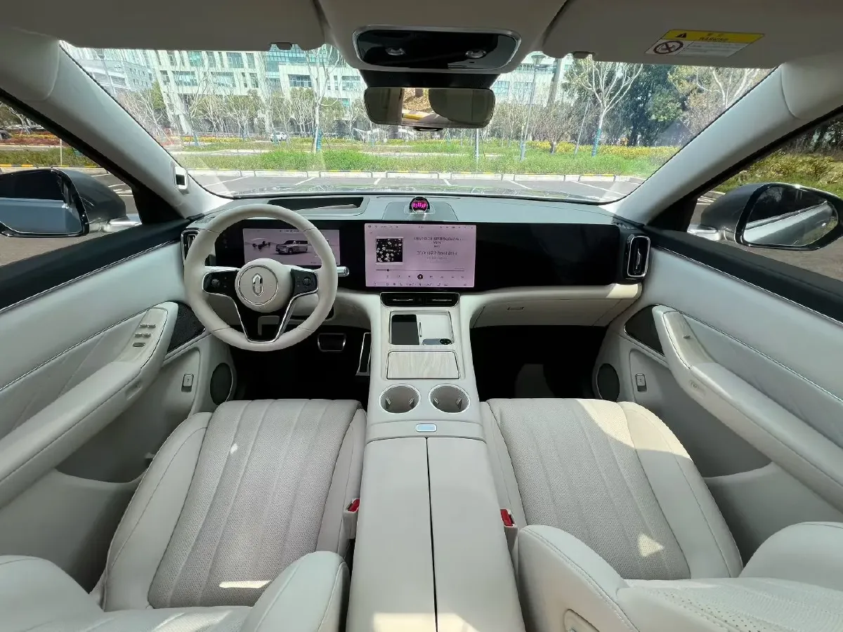 2025 AITO AITO M8 REEV 160HP REEV 53.4KWH,autocango,china used car exporter,china ev exporter,chinese used car exporter,chinese used ev exporter