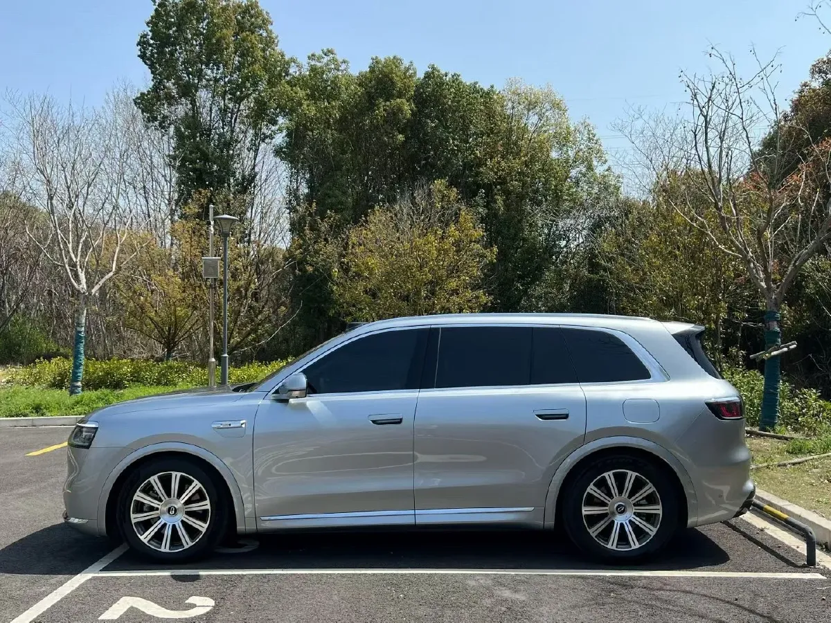 2025 AITO AITO M8 REEV 160HP REEV 53.4KWH,autocango,china used car exporter,china ev exporter,chinese used car exporter,chinese used ev exporter