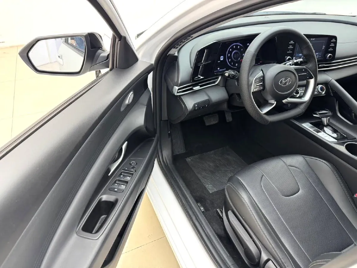 2022 Hyundai Elantra 1.5L 115HP L4 CVT,autocango,china used car exporter,china ev exporter,chinese used car exporter,chinese used ev exporter