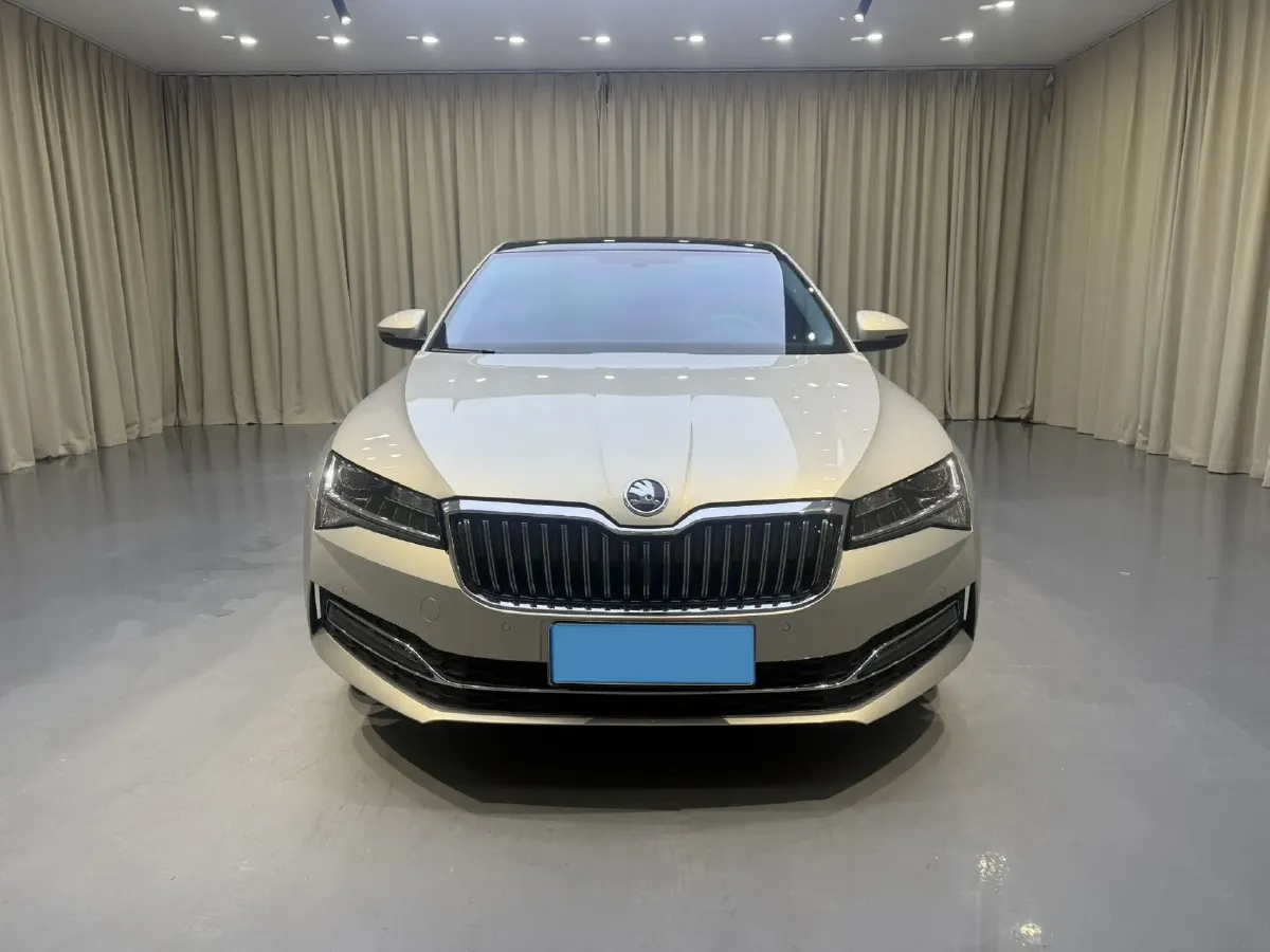 2023 Skoda Superb 1.4T 150HP L4 7DCT,autocango,china used car exporter,china ev exporter,chinese used car exporter,chinese used ev exporter