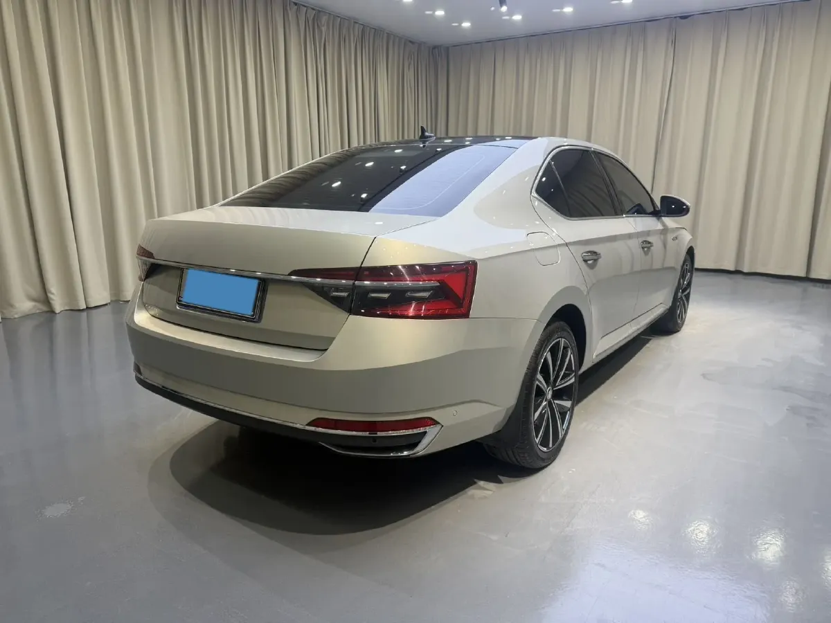 2023 Skoda Superb 1.4T 150HP L4 7DCT,autocango,china used car exporter,china ev exporter,chinese used car exporter,chinese used ev exporter