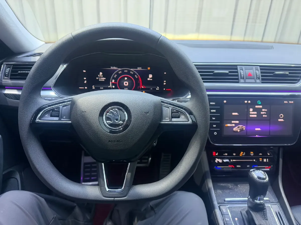 2023 Skoda Superb 1.4T 150HP L4 7DCT,autocango,china used car exporter,china ev exporter,chinese used car exporter,chinese used ev exporter