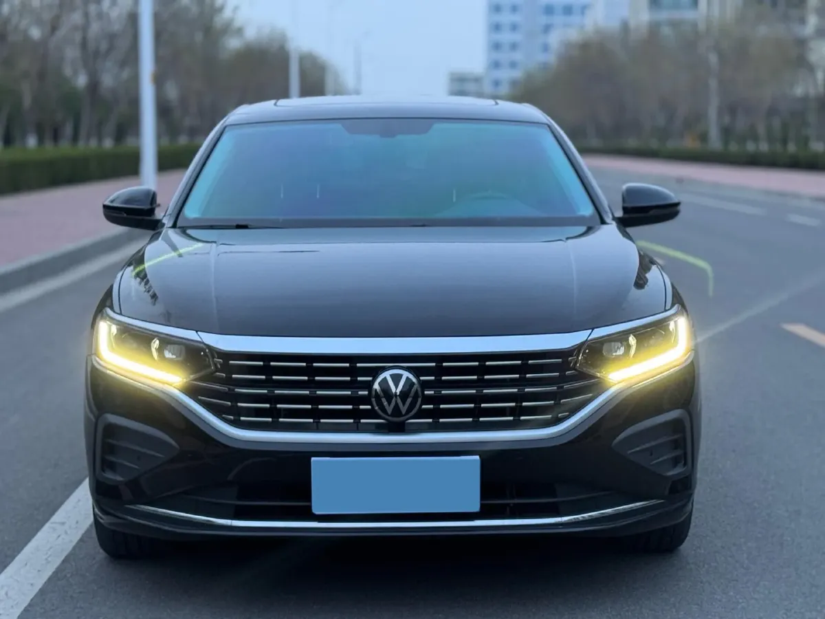 2025 Volkswagen Passat 2.0T 220HP L4 7DCT,autocango,china used car exporter,china ev exporter,chinese used car exporter,chinese used ev exporter