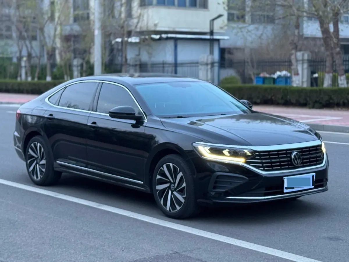 2025 Volkswagen Passat 2.0T 220HP L4 7DCT,autocango,china used car exporter,china ev exporter,chinese used car exporter,chinese used ev exporter