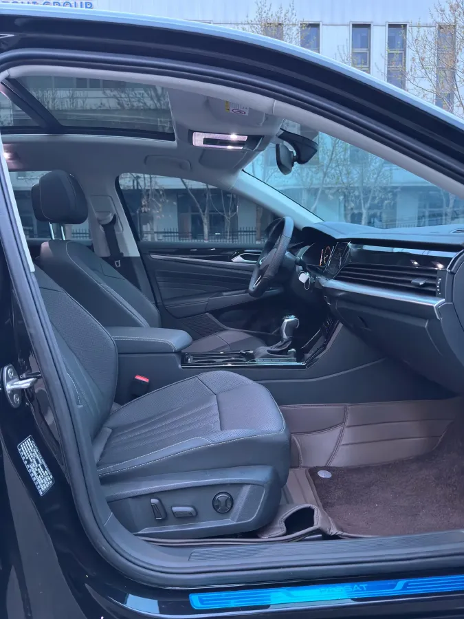 2025 Volkswagen Passat 2.0T 220HP L4 7DCT,autocango,china used car exporter,china ev exporter,chinese used car exporter,chinese used ev exporter