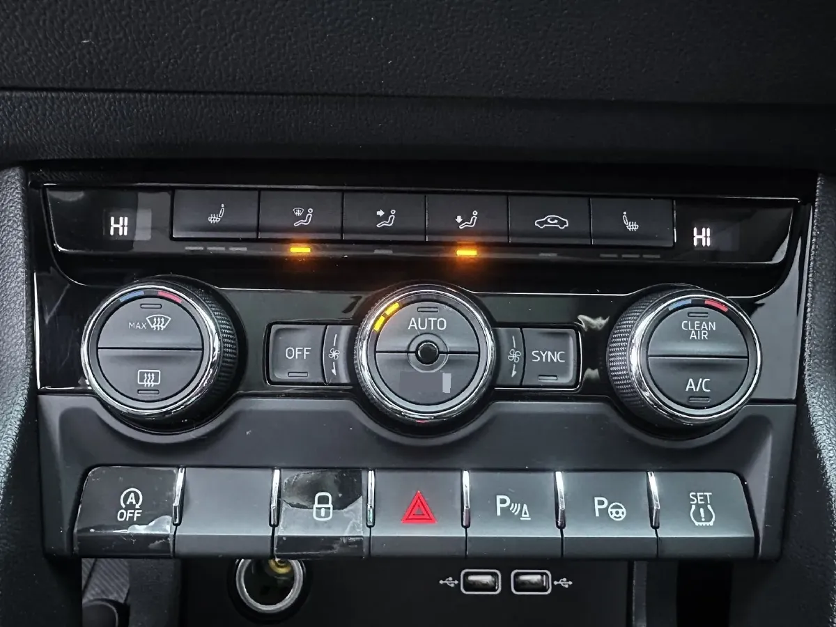 2021 Skoda Karoq 1.4T 150HP L4 7DCT,autocango,china used car exporter,china ev exporter,chinese used car exporter,chinese used ev exporter