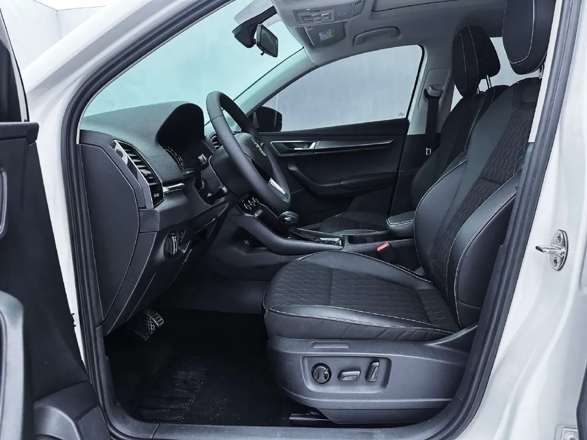 2021 Skoda Karoq 1.4T 150HP L4 7DCT,autocango,china used car exporter,china ev exporter,chinese used car exporter,chinese used ev exporter