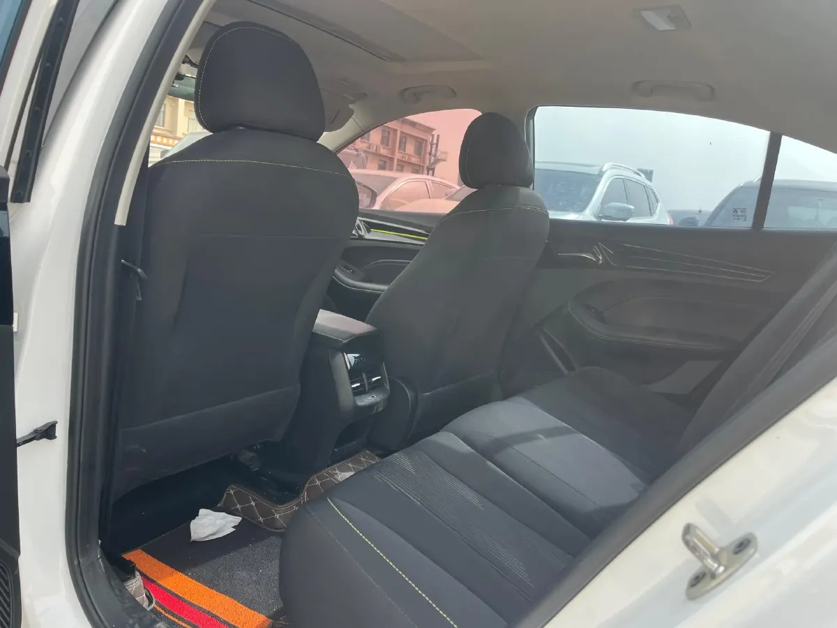 2023 Roewe i5 1.5L 129HP L4 CVT,autocango,china used car exporter,china ev exporter,chinese used car exporter,chinese used ev exporter