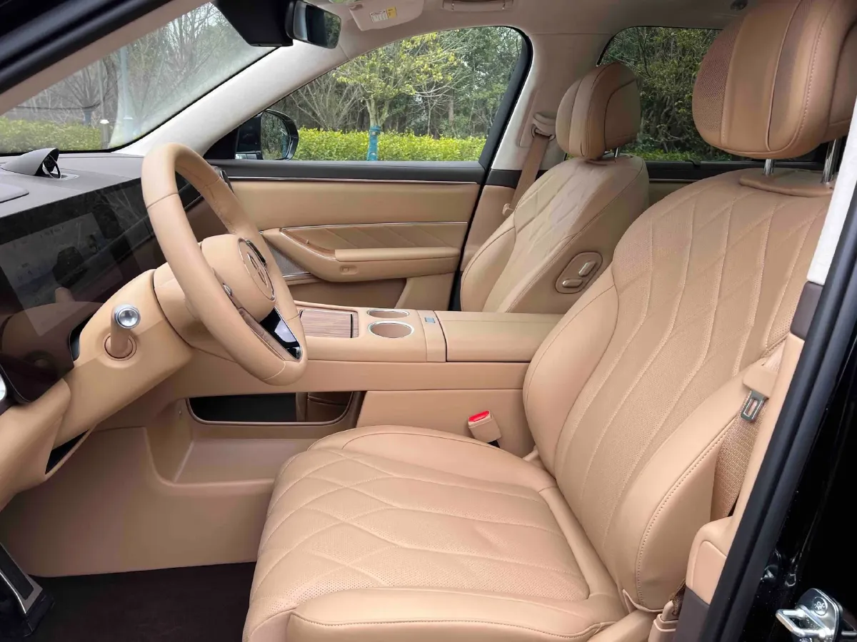 2025 AITO AITO M8 REEV 160HP REEV 53.4KWH,autocango,china used car exporter,china ev exporter,chinese used car exporter,chinese used ev exporter