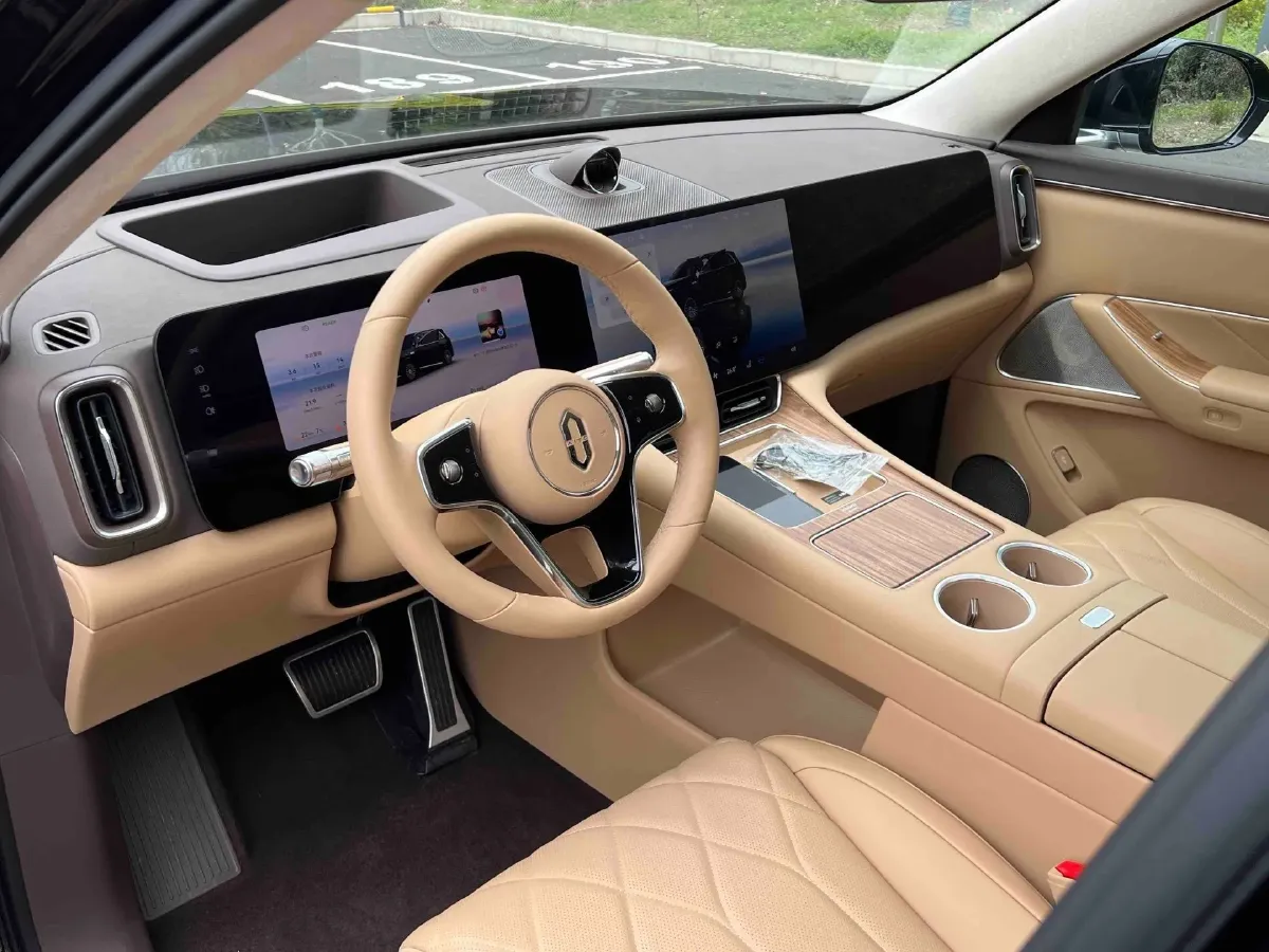 2025 AITO AITO M8 REEV 160HP REEV 53.4KWH,autocango,china used car exporter,china ev exporter,chinese used car exporter,chinese used ev exporter