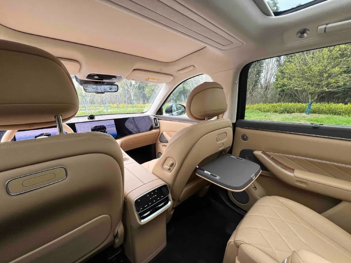 2025 AITO AITO M8 REEV 160HP REEV 53.4KWH,autocango,china used car exporter,china ev exporter,chinese used car exporter,chinese used ev exporter