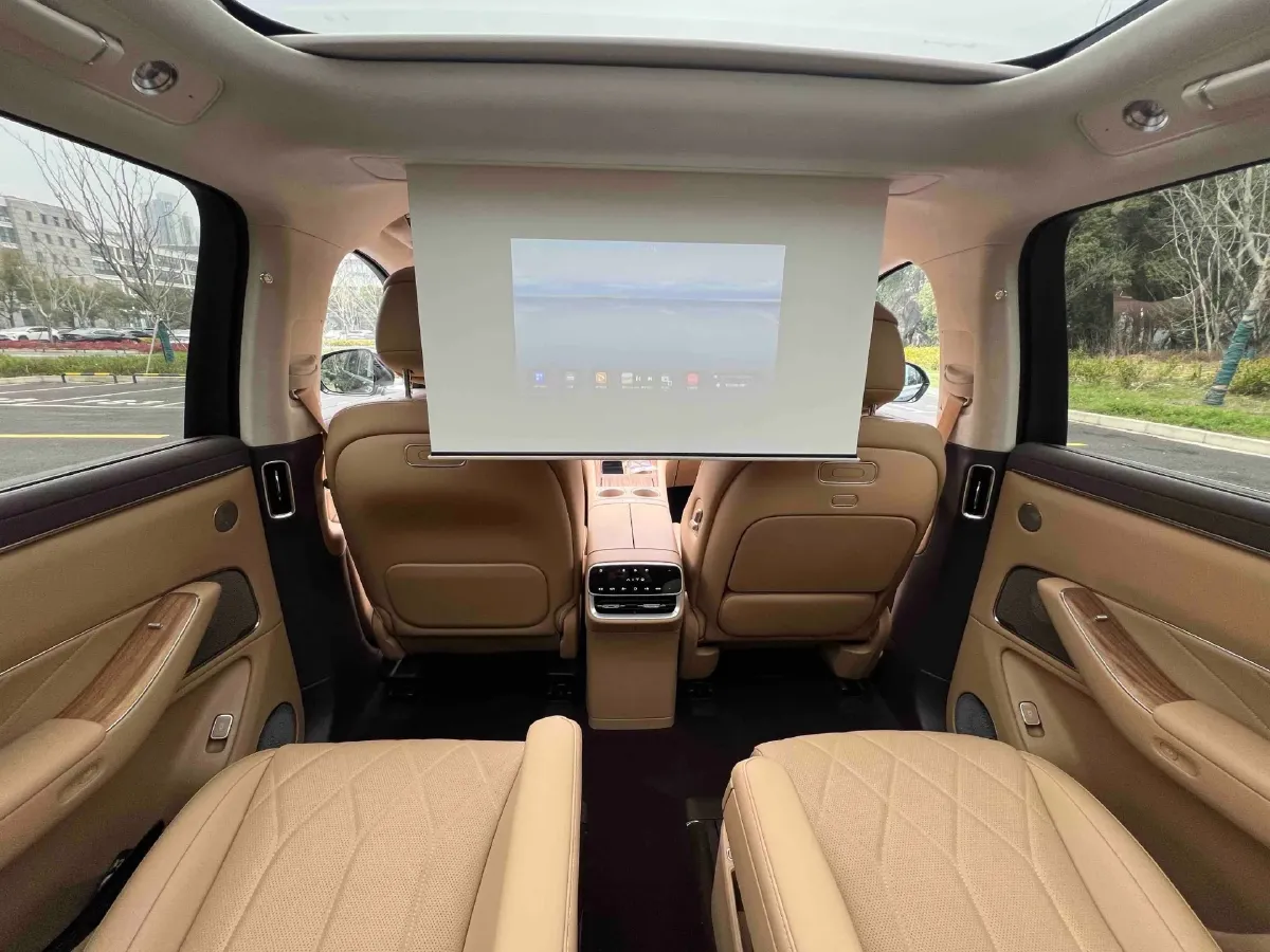 2025 AITO AITO M8 REEV 160HP REEV 53.4KWH,autocango,china used car exporter,china ev exporter,chinese used car exporter,chinese used ev exporter