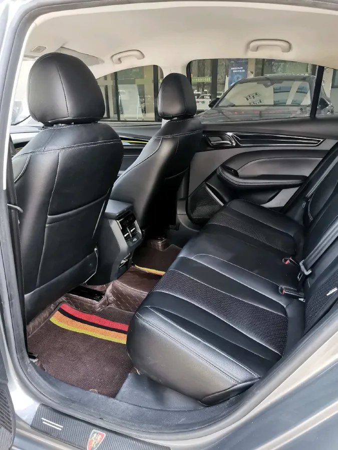 2021 Roewe i5 1.5L 120HP L4 5MT,autocango,china used car exporter,china ev exporter,chinese used car exporter,chinese used ev exporter