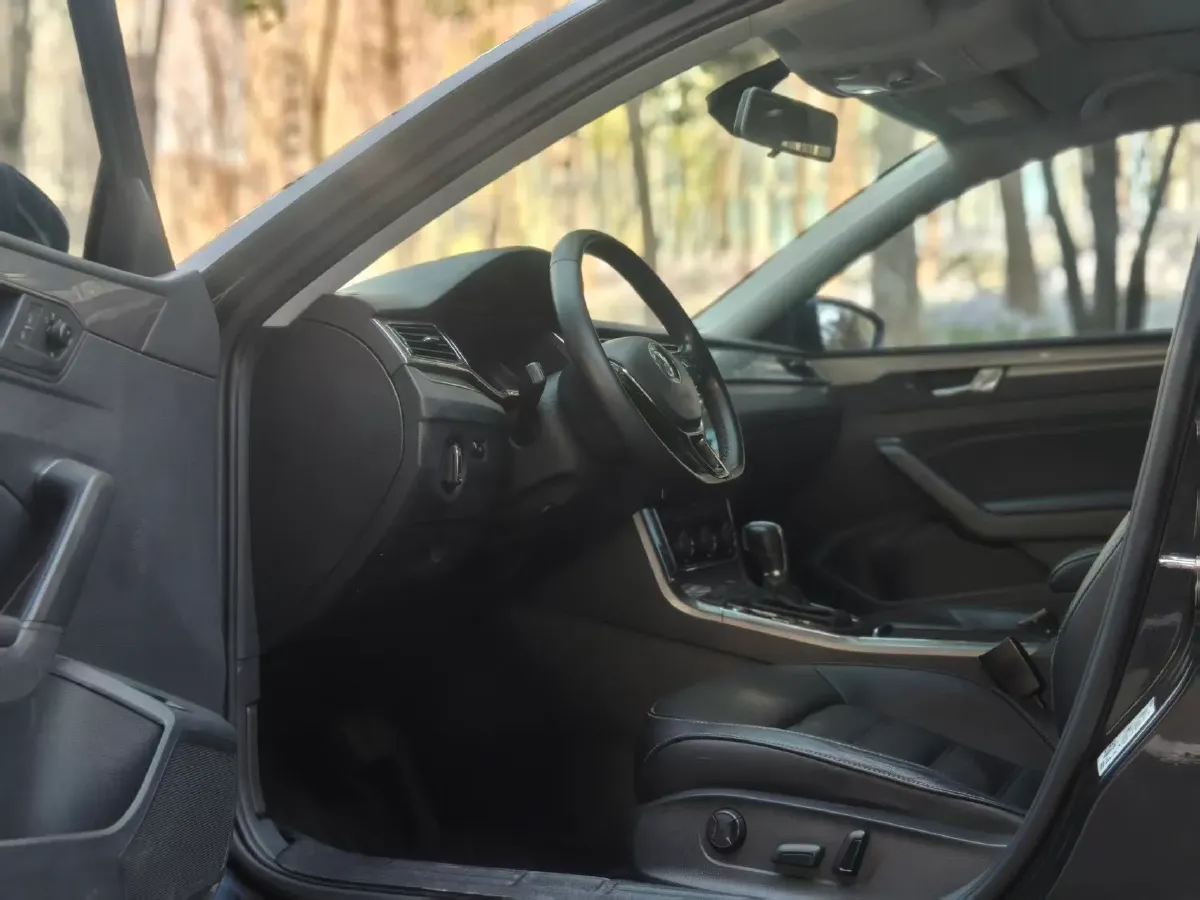 2017 Volkswagen Passat 1.8T 180HP L4 7DCT,autocango,china used car exporter,china ev exporter,chinese used car exporter,chinese used ev exporter