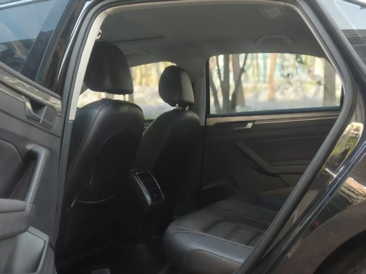 2017 Volkswagen Passat 1.8T 180HP L4 7DCT,autocango,china used car exporter,china ev exporter,chinese used car exporter,chinese used ev exporter