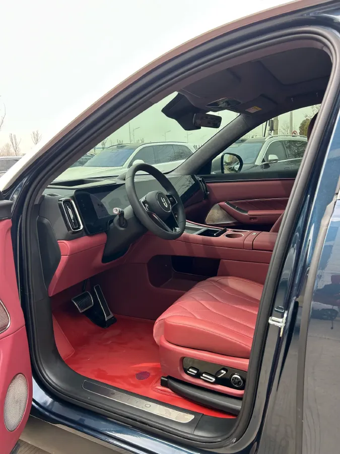 2025 AITO AITO M8 REEV 160HP REEV 53.4KWH,autocango,china used car exporter,china ev exporter,chinese used car exporter,chinese used ev exporter