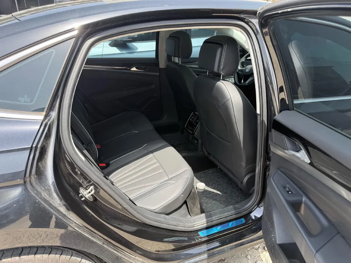 2024 Volkswagen Passat 2.0T 186HP L4 7DCT,autocango,china used car exporter,china ev exporter,chinese used car exporter,chinese used ev exporter