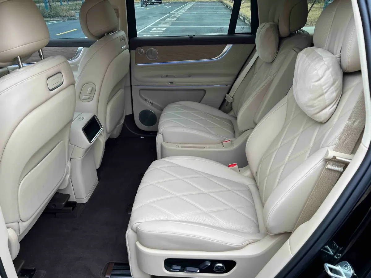 2025 AITO AITO M9 REEV 160HP REEV 52KWH,autocango,china used car exporter,china ev exporter,chinese used car exporter,chinese used ev exporter