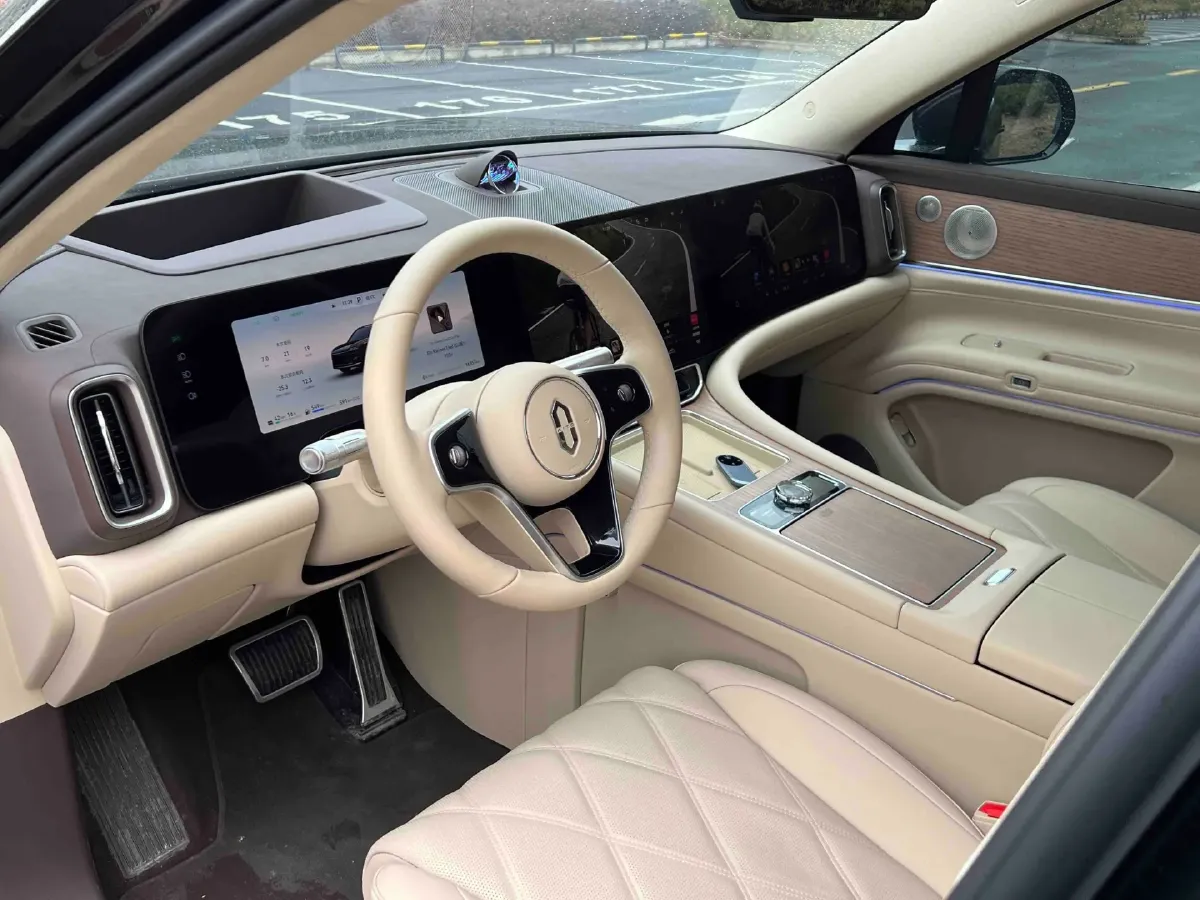 2025 AITO AITO M9 REEV 160HP REEV 52KWH,autocango,china used car exporter,china ev exporter,chinese used car exporter,chinese used ev exporter