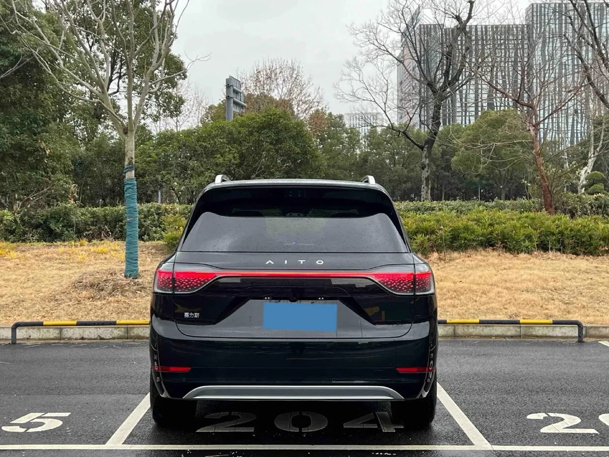 2025 AITO AITO M9 REEV 160HP REEV 52KWH,autocango,china used car exporter,china ev exporter,chinese used car exporter,chinese used ev exporter