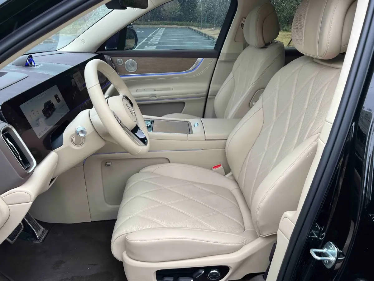 2025 AITO AITO M9 REEV 160HP REEV 52KWH,autocango,china used car exporter,china ev exporter,chinese used car exporter,chinese used ev exporter