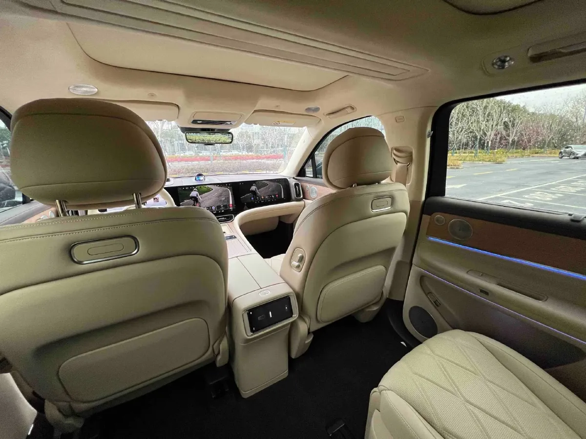 2025 AITO AITO M9 REEV 160HP REEV 52KWH,autocango,china used car exporter,china ev exporter,chinese used car exporter,chinese used ev exporter