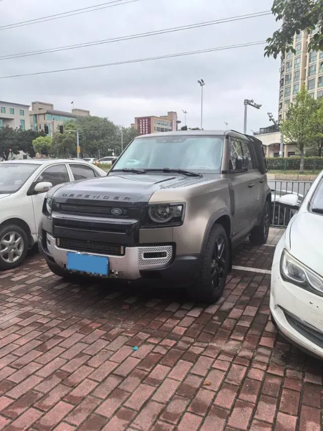 2020 Land Rover Defender 3.0T 400HP L6 8AT,autocango,china used car exporter,china ev exporter,chinese used car exporter,chinese used ev exporter