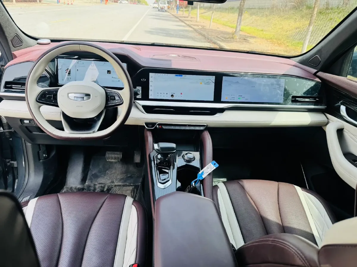 2021 Geely Monjaro 2.0T 218HP L4 7DCT,autocango,china used car exporter,china ev exporter,chinese used car exporter,chinese used ev exporter