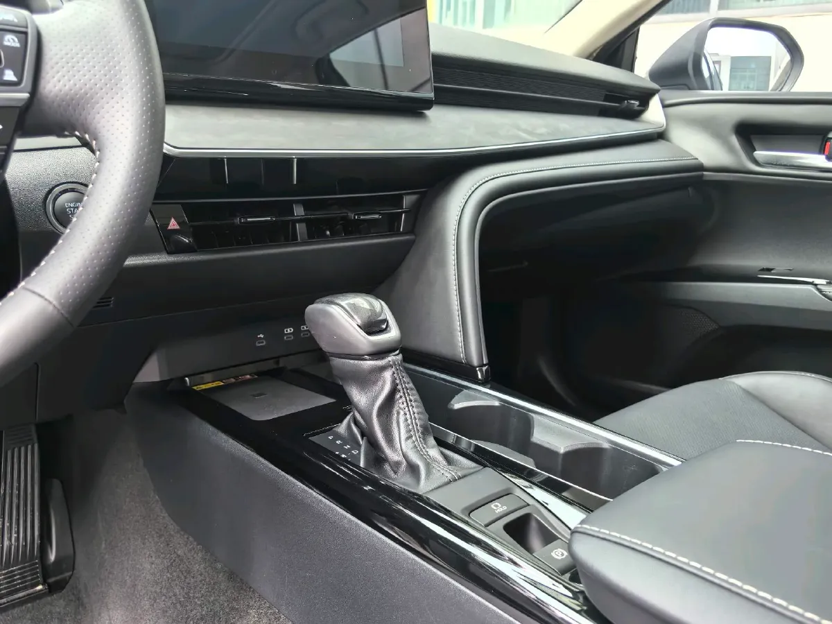 2024 Toyota Camry 2.0L 173HP L4 CVT,autocango,china used car exporter,china ev exporter,chinese used car exporter,chinese used ev exporter