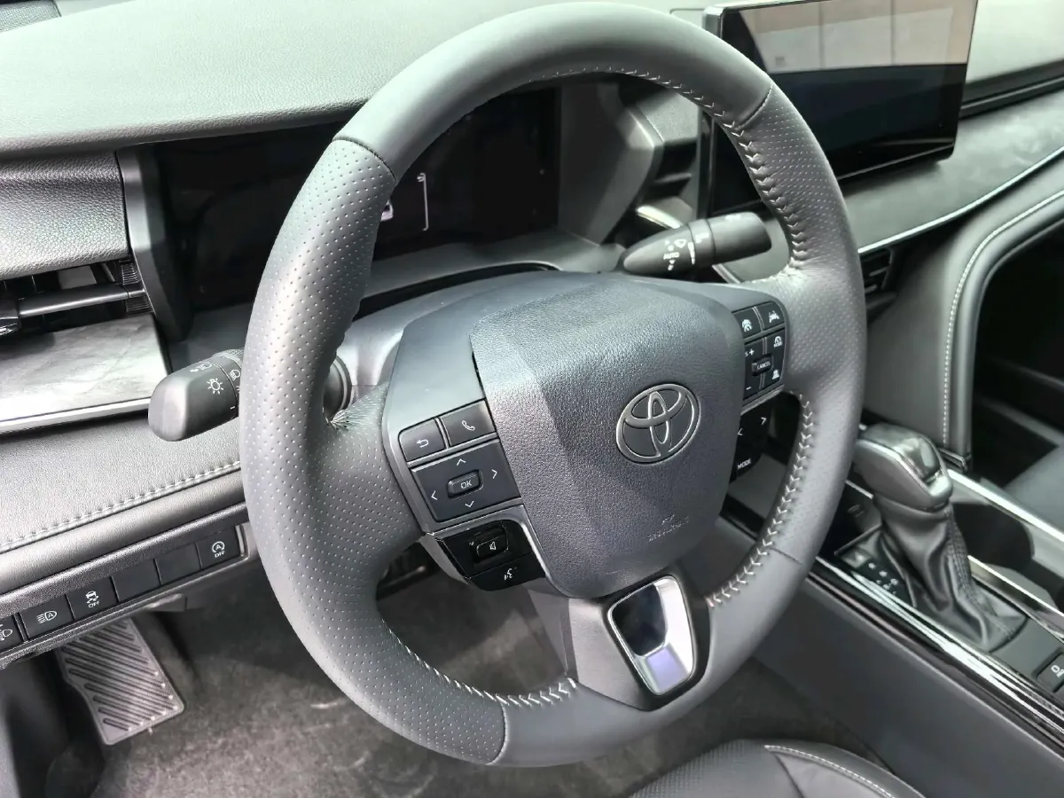2024 Toyota Camry 2.0L 173HP L4 CVT,autocango,china used car exporter,china ev exporter,chinese used car exporter,chinese used ev exporter