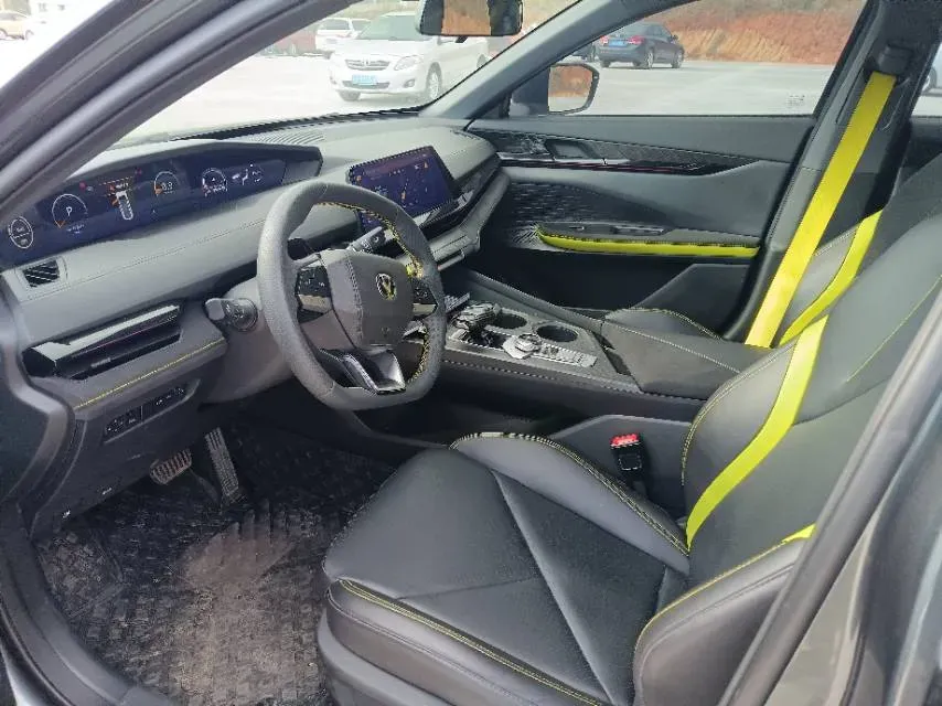 2022 ChangAn UNI-V 1.5T 188HP L4 7DCT,autocango,china used car exporter,china ev exporter,chinese used car exporter,chinese used ev exporter