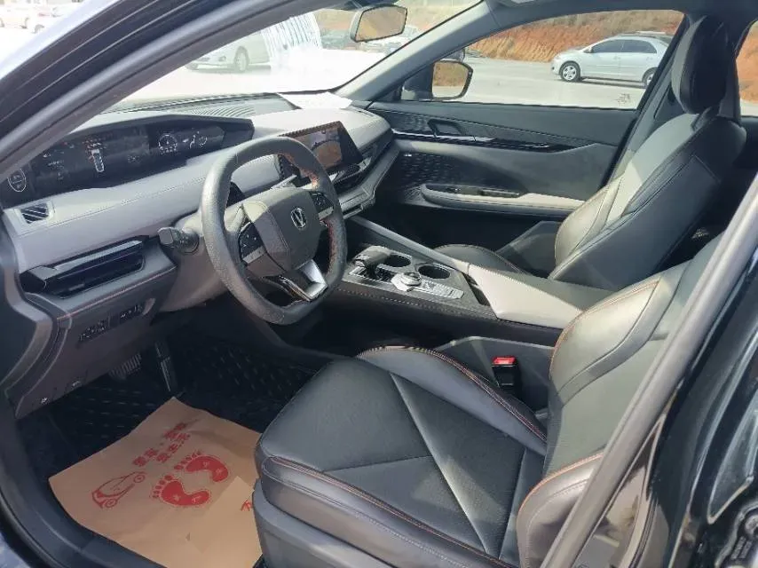 2022 ChangAn UNI-V 1.5T 188HP L4 7DCT,autocango,china used car exporter,china ev exporter,chinese used car exporter,chinese used ev exporter