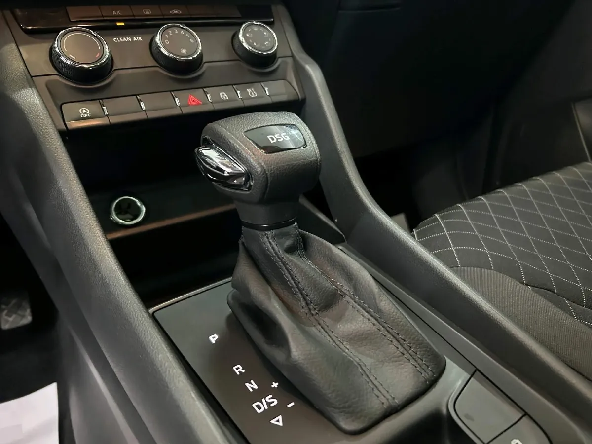 2019 Buick EnvisionPlus 1.5T 169HP L4 7DCT,autocango,china used car exporter,china ev exporter,chinese used car exporter,chinese used ev exporter