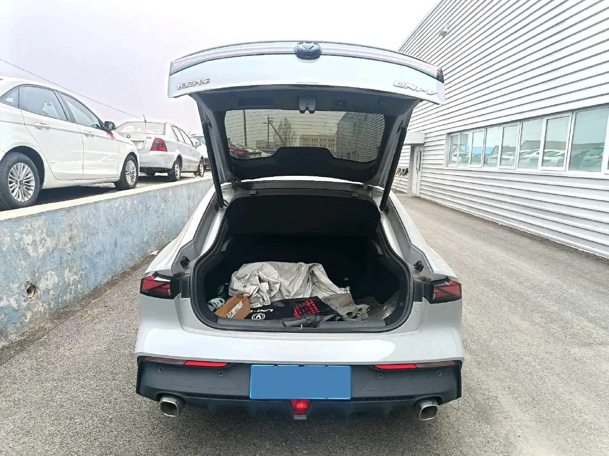 2022 ChangAn UNI-V 1.5T 188HP L4 7DCT,autocango,china used car exporter,china ev exporter,chinese used car exporter,chinese used ev exporter