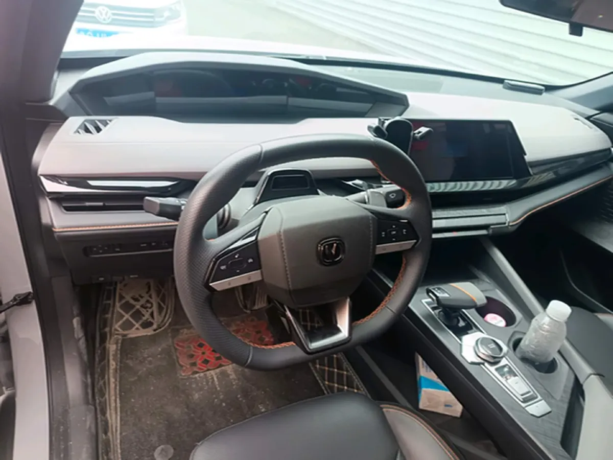 2022 ChangAn UNI-V 1.5T 188HP L4 7DCT,autocango,china used car exporter,china ev exporter,chinese used car exporter,chinese used ev exporter