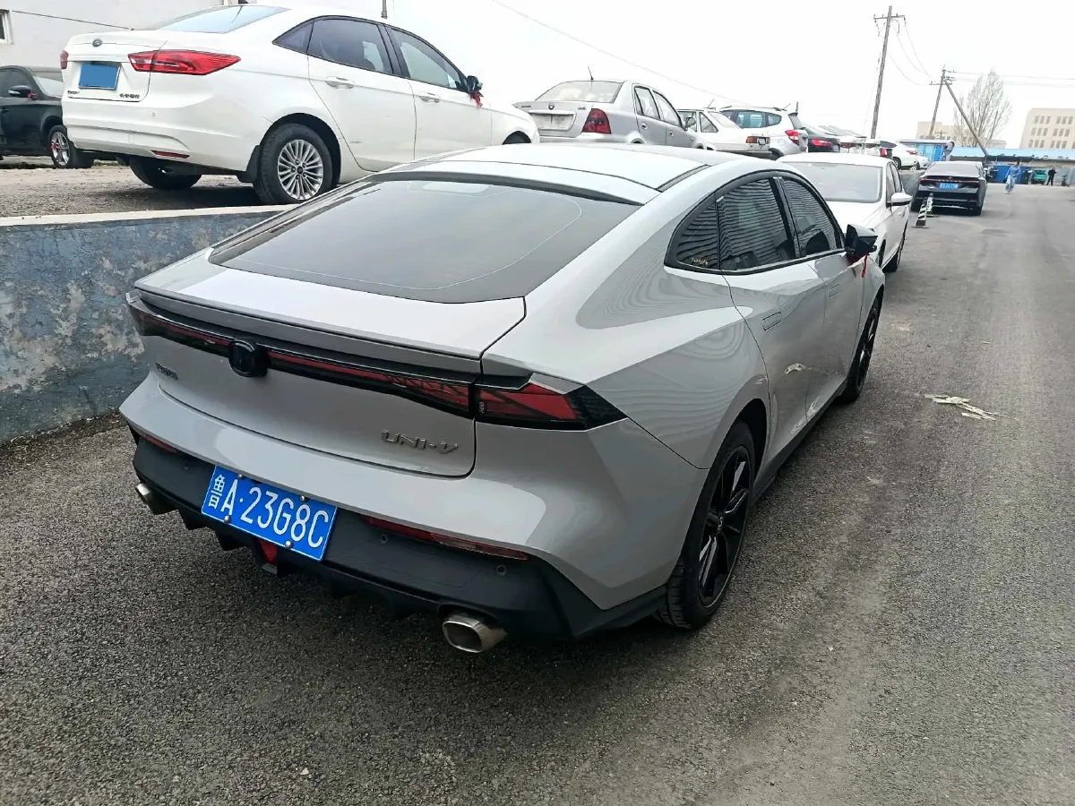 2022 ChangAn UNI-V 1.5T 188HP L4 7DCT,autocango,china used car exporter,china ev exporter,chinese used car exporter,chinese used ev exporter