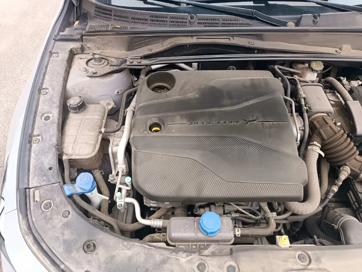 2022 ChangAn UNI-V 1.5T 188HP L4 7DCT,autocango,china used car exporter,china ev exporter,chinese used car exporter,chinese used ev exporter