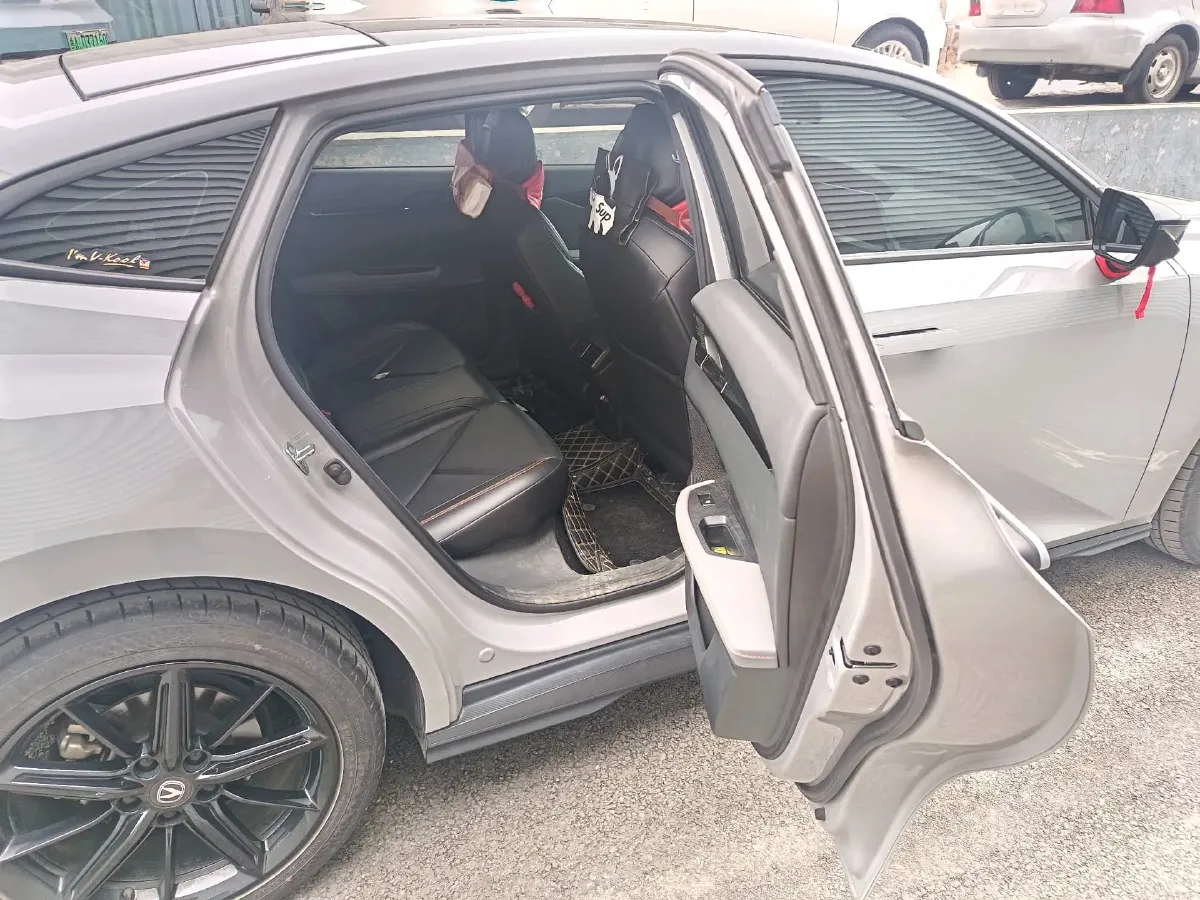 2022 ChangAn UNI-V 1.5T 188HP L4 7DCT,autocango,china used car exporter,china ev exporter,chinese used car exporter,chinese used ev exporter