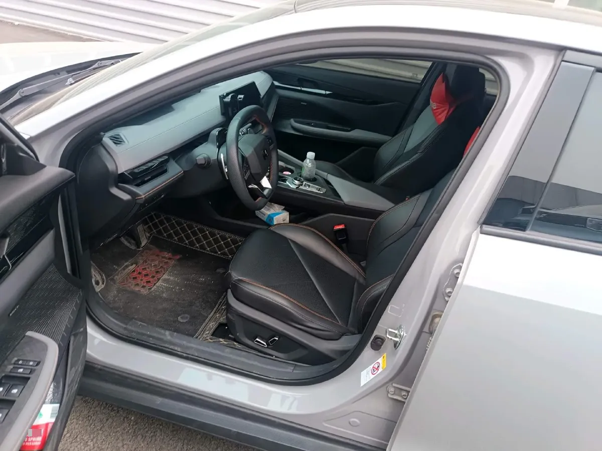 2022 ChangAn UNI-V 1.5T 188HP L4 7DCT,autocango,china used car exporter,china ev exporter,chinese used car exporter,chinese used ev exporter