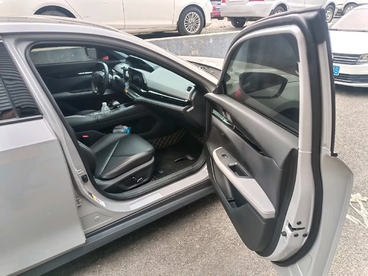 2022 ChangAn UNI-V 1.5T 188HP L4 7DCT,autocango,china used car exporter,china ev exporter,chinese used car exporter,chinese used ev exporter