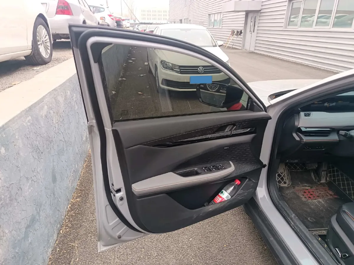 2022 ChangAn UNI-V 1.5T 188HP L4 7DCT,autocango,china used car exporter,china ev exporter,chinese used car exporter,chinese used ev exporter