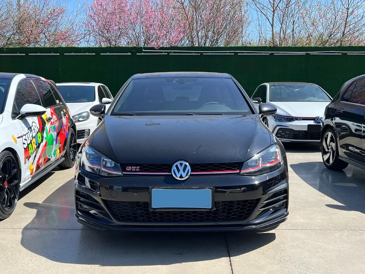 2018 Volkswagen GolfGTI 2.0T 220HP L4 7DCT,autocango,china used car exporter,china ev exporter,chinese used car exporter,chinese used ev exporter