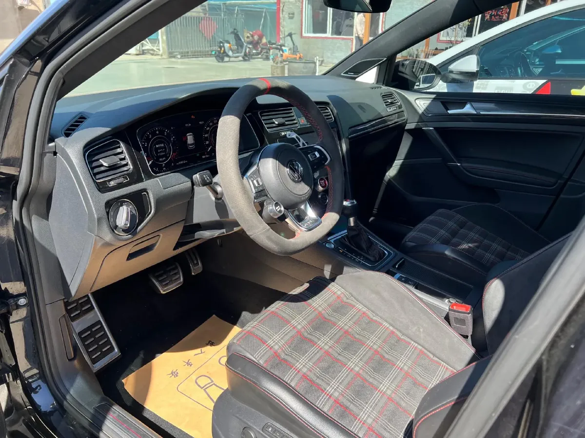 2018 Volkswagen GolfGTI 2.0T 220HP L4 7DCT,autocango,china used car exporter,china ev exporter,chinese used car exporter,chinese used ev exporter