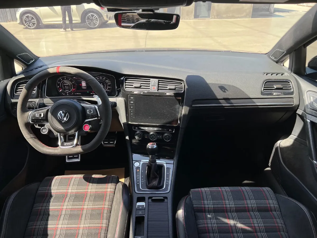 2018 Volkswagen GolfGTI 2.0T 220HP L4 7DCT,autocango,china used car exporter,china ev exporter,chinese used car exporter,chinese used ev exporter