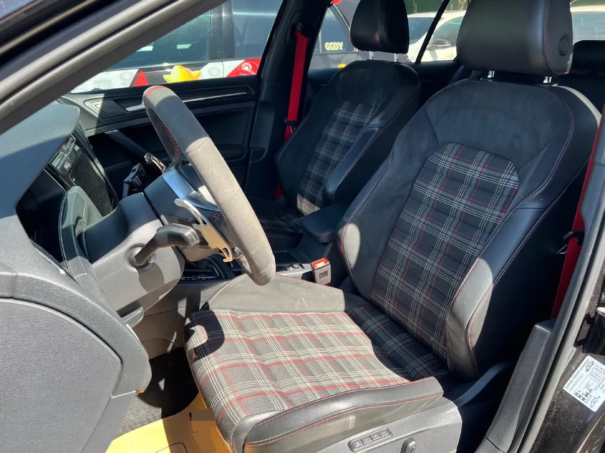 2018 Volkswagen GolfGTI 2.0T 220HP L4 7DCT,autocango,china used car exporter,china ev exporter,chinese used car exporter,chinese used ev exporter