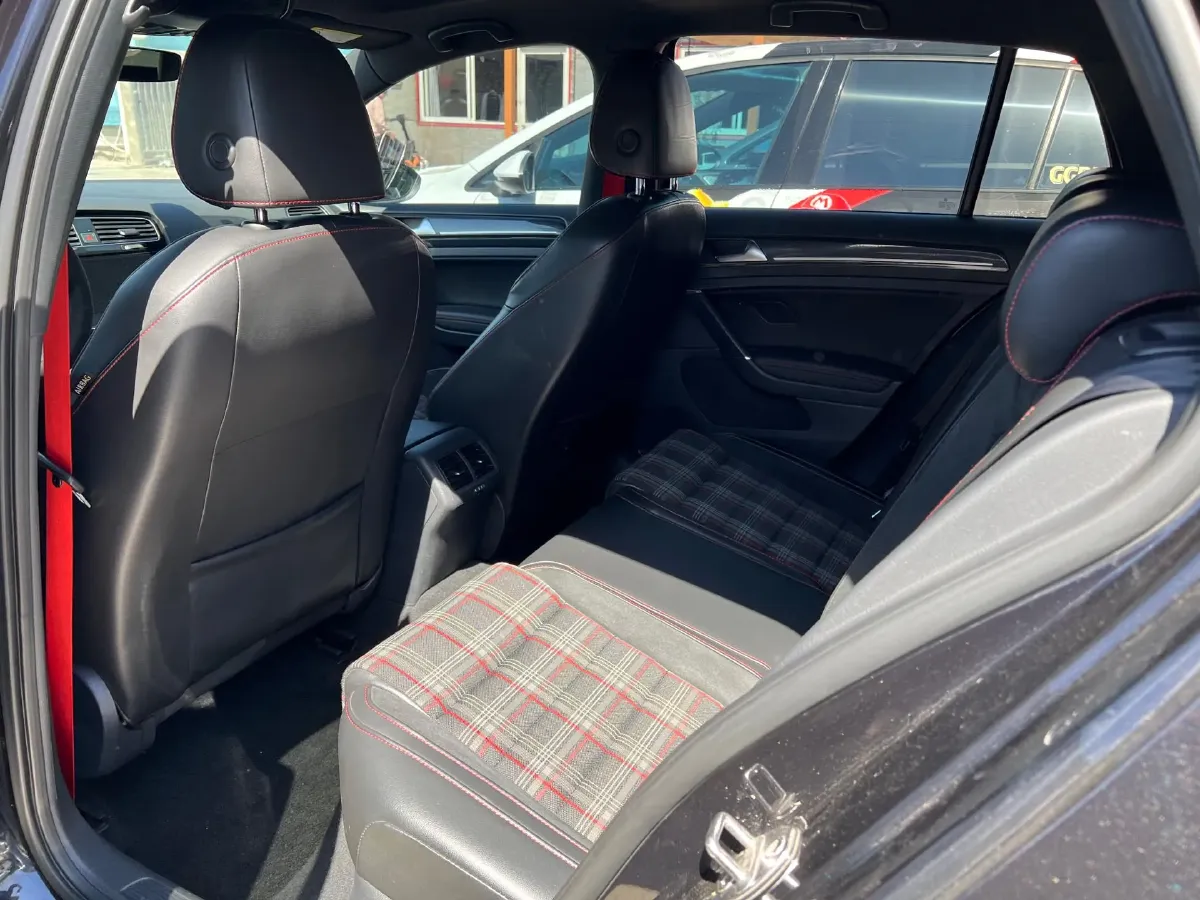 2018 Volkswagen GolfGTI 2.0T 220HP L4 7DCT,autocango,china used car exporter,china ev exporter,chinese used car exporter,chinese used ev exporter