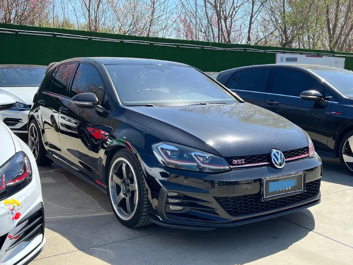 2018 Volkswagen GolfGTI 2.0T 220HP L4 7DCT,autocango,china used car exporter,china ev exporter,chinese used car exporter,chinese used ev exporter