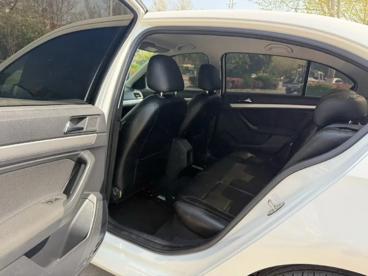 2019 Volkswagen T-Cross 1.5L 113HP L4 6AT,autocango,china used car exporter,china ev exporter,chinese used car exporter,chinese used ev exporter