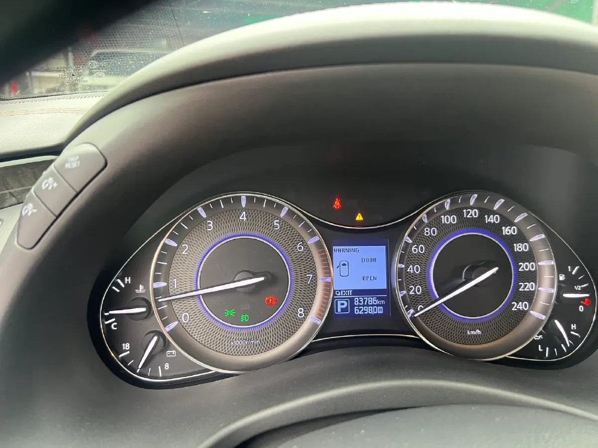 2016 Infiniti QX80 5.6L 398HP V8 7AT,autocango,china used car exporter,china ev exporter,chinese used car exporter,chinese used ev exporter